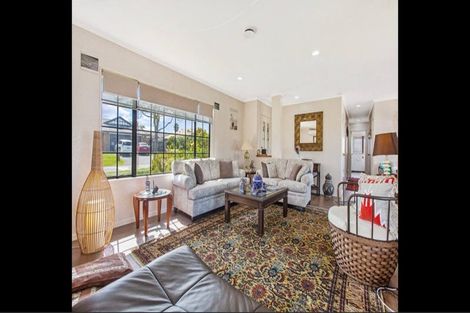 Photo of property in 1 Ashland Place, Weymouth, Auckland, 2103