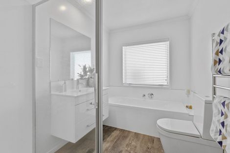 Photo of property in 10 Awatira Drive, Papamoa Beach, Papamoa, 3118