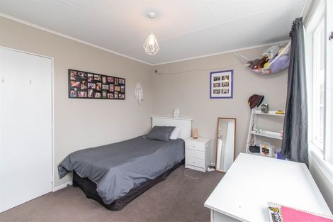 Photo of property in 5 Karaka Street, Inglewood, 4330