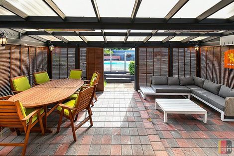 Photo of property in 21 Balgowan Terrace, Conifer Grove, Takanini, 2112