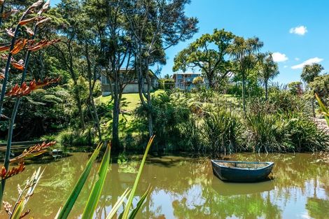 Photo of property in 92 Nick Johnstone Drive, Waiheke Island, 1971