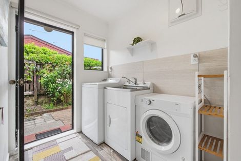 Photo of property in 38 Ngatai Road, Otumoetai, Tauranga, 3110