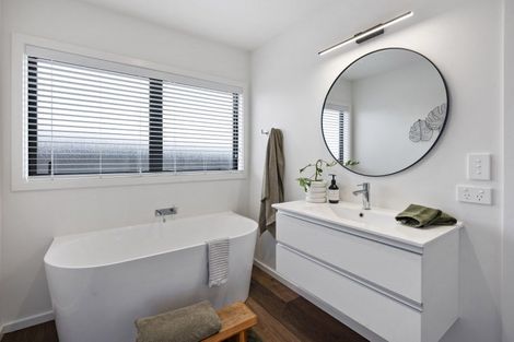 Photo of property in 2 Seven Oaks Drive, Kinloch, Taupo, 3377