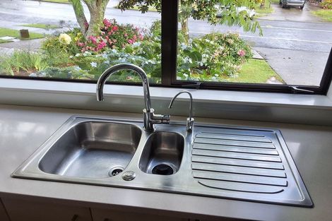 Photo of property in 53 Golfland Drive, Golflands, Auckland, 2013