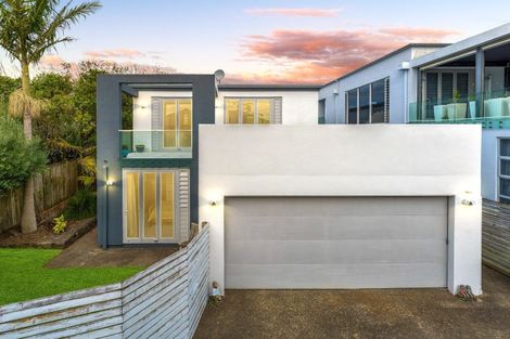 Photo of property in 2/2 Aberdeen Road, Campbells Bay, Auckland, 0620