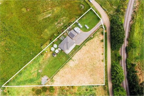 Photo of property in 11 Tiffen Lane, Waipawa, 4210