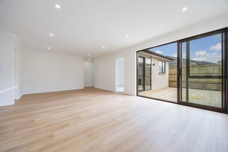 Photo of property in 17 Cara Avenue, Kumeu, 0810