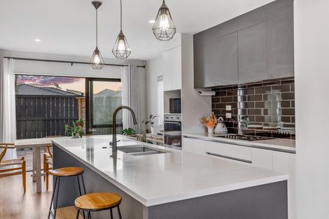 Photo of property in 24 Lumbarda Drive, Kumeu, 0810