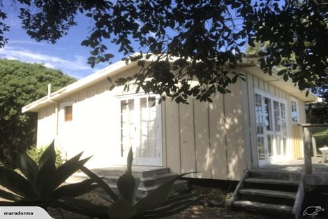 Photo of property in 30 Garden Road, Piha, New Lynn, 0772