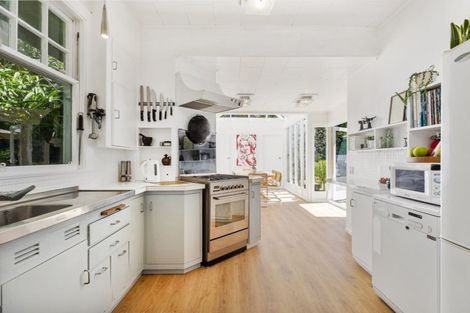 Photo of property in 225 Marine Parade, Seatoun, Wellington, 6022