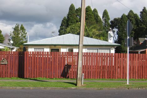 Photo of property in 1/54 Taikata Road, Te Atatu Peninsula, Auckland, 0610