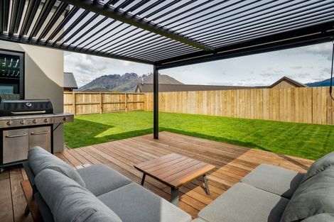 Photo of property in 20 Fallow Street, Jacks Point, 9371