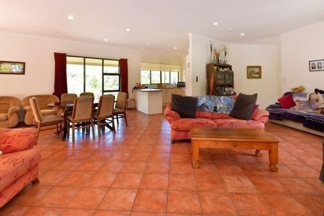 Photo of property in 744 Peak Road, Helensville, 0875