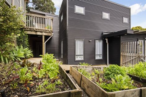 Photo of property in 890 Beach Road, Waiake, Auckland, 0630