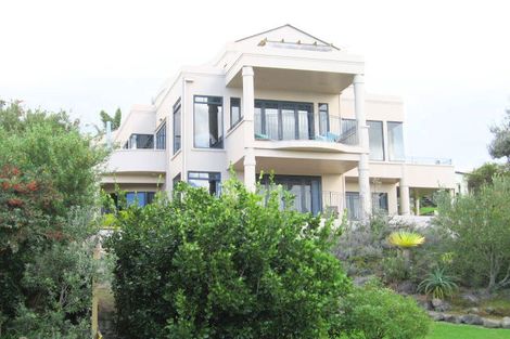 Photo of property in 26 Chelverton Terrace, Red Beach, 0932