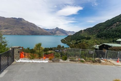 Photo of property in 38 Mackinnon Terrace, Sunshine Bay, Queenstown, 9300