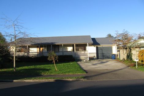 Photo of property in 8 Swanson Oaks, Swanson, Auckland, 0612