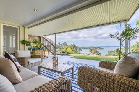 Photo of property in 32 Arama Avenue, Titirangi, Auckland, 0604