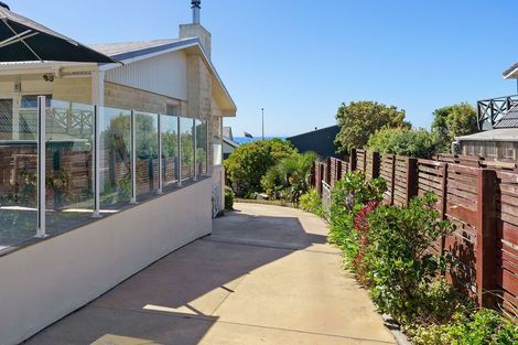 Photo of property in 16 Ara Kuaka, Waikanae Beach, Waikanae, 5036