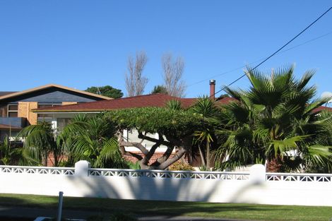 Photo of property in 6 Puriri Avenue, Orewa, 0931