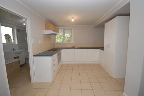 Photo of property in 2/24 Exeter Place, Unsworth Heights, Auckland, 0632