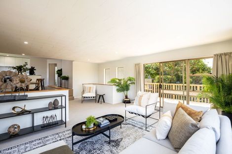 Photo of property in 9 Fairview Place, Westown, New Plymouth, 4310