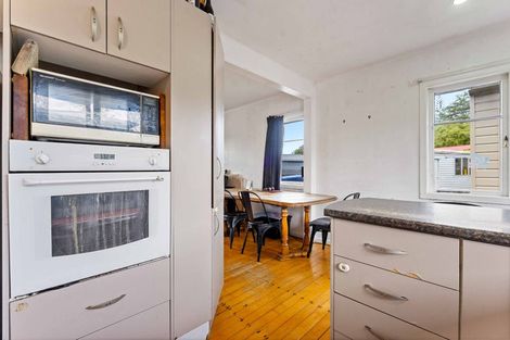 Photo of property in 48 Amberley Avenue, Te Atatu South, Auckland, 0610