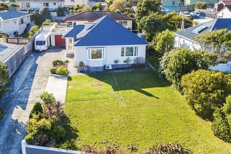 Photo of property in 8a Bay Drive, Titahi Bay, Porirua, 5022