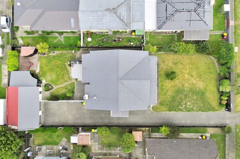 Photo of property in 56 Queenwood Road, Levin, 5510