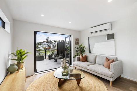 Photo of property in 11/10 Ngaroma House Drive, Hobsonville, Auckland, 0616