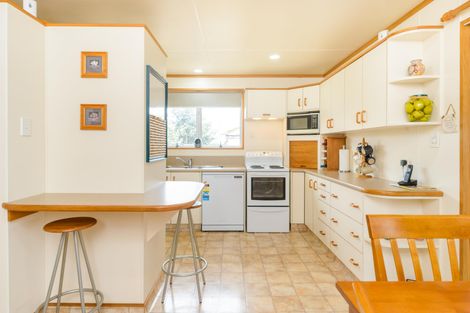 Photo of property in 10 Forbes Place, Kelvin Grove, Palmerston North, 4414