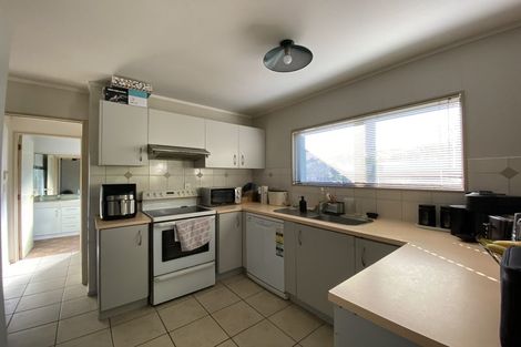 Photo of property in 48 De Quincey Terrace, Highland Park, Auckland, 2010