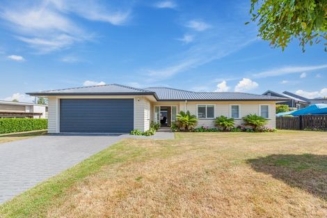 Photo of property in 6 Rogers Place, Kinloch, Taupo, 3377