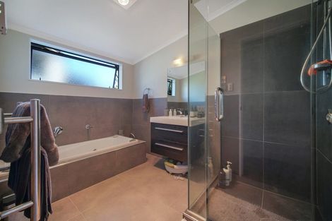 Photo of property in 13 Lambir Place, Fairview Heights, Auckland, 0632