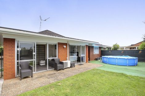 Photo of property in 102au1 Sandwich Road, St Andrews, Hamilton, 3200