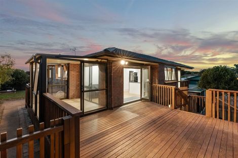 Photo of property in 3 Elrita Place, Conifer Grove, Takanini, 2112