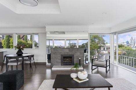 Photo of property in 81a Stanley Point Road, Stanley Point, Auckland, 0624