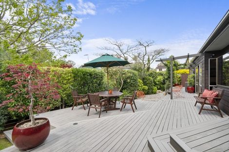 Photo of property in 18 Clifton Terrace, Fitzherbert, Palmerston North, 4410