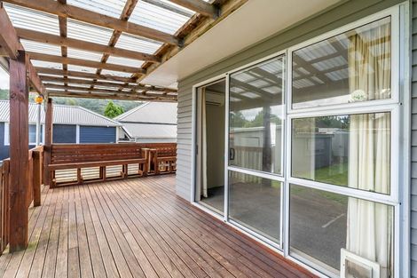 Photo of property in 7 Poplar Grove, Ebdentown, Upper Hutt, 5018