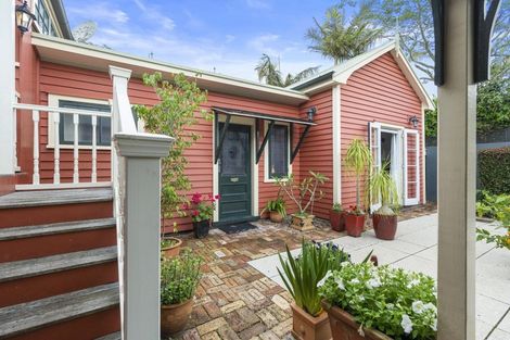 Photo of property in 1 Oxford Terrace, Devonport, Auckland, 0624