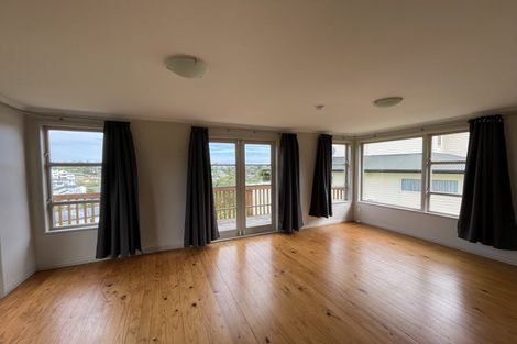 Photo of property in 123 Browns Bay Road, Browns Bay, Auckland, 0630