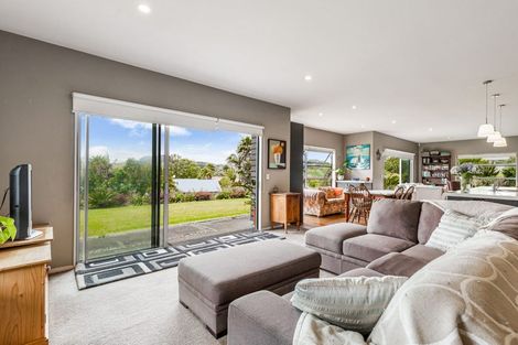 Photo of property in 1 Gavinike Place, Waimauku, 0812