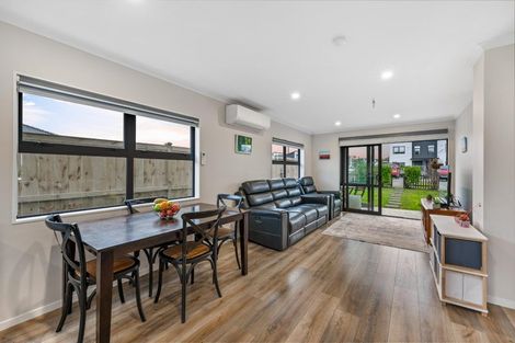 Photo of property in 2 Lumbarda Drive, Kumeu, 0810