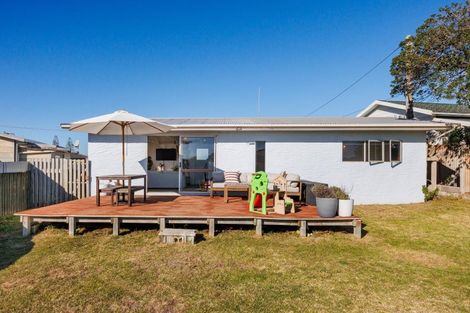 Photo of property in 12 Rangitane Street, Himatangi Beach, Foxton, 4891
