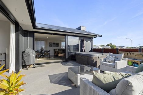 Photo of property in 15 Desmond Place, Bell Block, New Plymouth, 4312