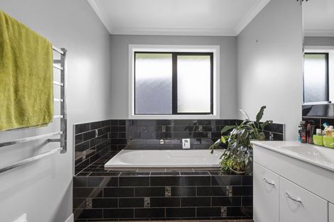 Photo of property in 12 Highland View Drive, Tokomaru, Palmerston North, 4474