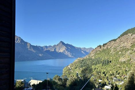 Photo of property in 15a Mackinnon Terrace, Sunshine Bay, Queenstown, 9300