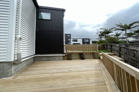 Photo of property in 8/105 Hobsonville Road, West Harbour, Auckland, 0618