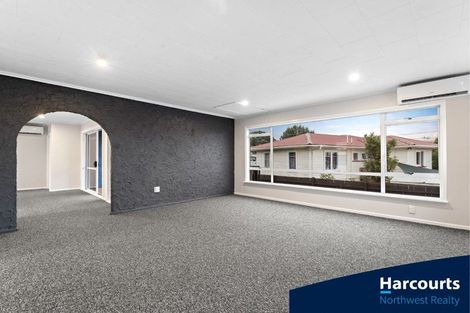 Photo of property in 188 Waimumu Road, Massey, Auckland, 0614