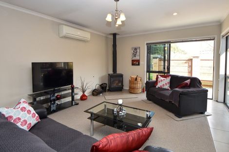 Photo of property in 5 The Glade, Carterton, 5713